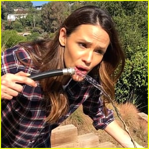 Jennifer Garner Totally Regrets Eating a Pepper From Her Garden Watch!