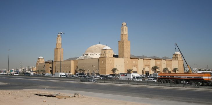 دعوة لإغلاق المساجد في السعودية.. والداعية الكلباني: “إبليس مستغرب”